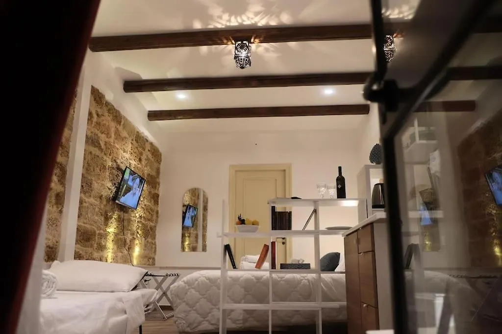Casuzza Palazzo Storico, Stazione Centrale Palermo 0*,  Italië